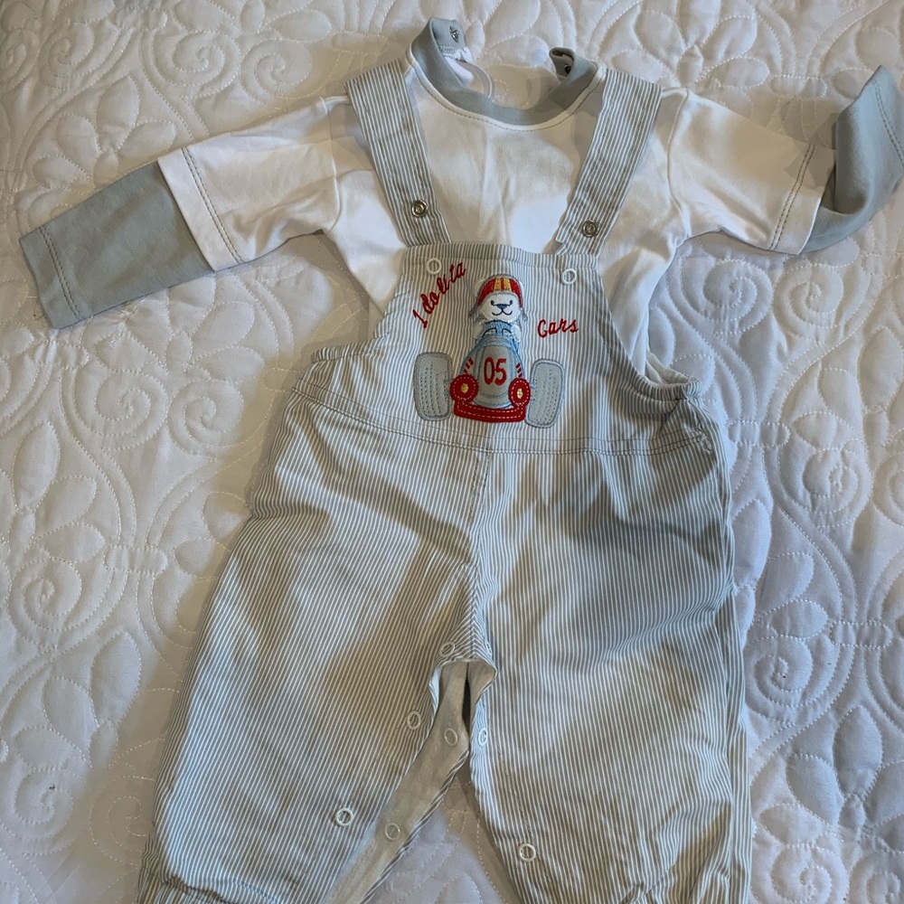 Toddler boys overalls.
